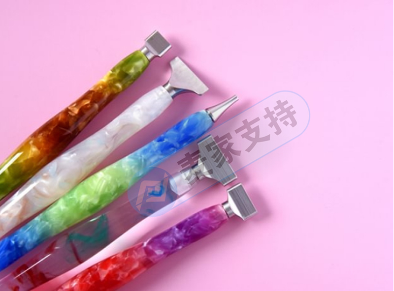 鉆石畫點鉆筆接連立案，一波未平一波又起，跨境賣家苦不堪言，各大平臺仍有在售
